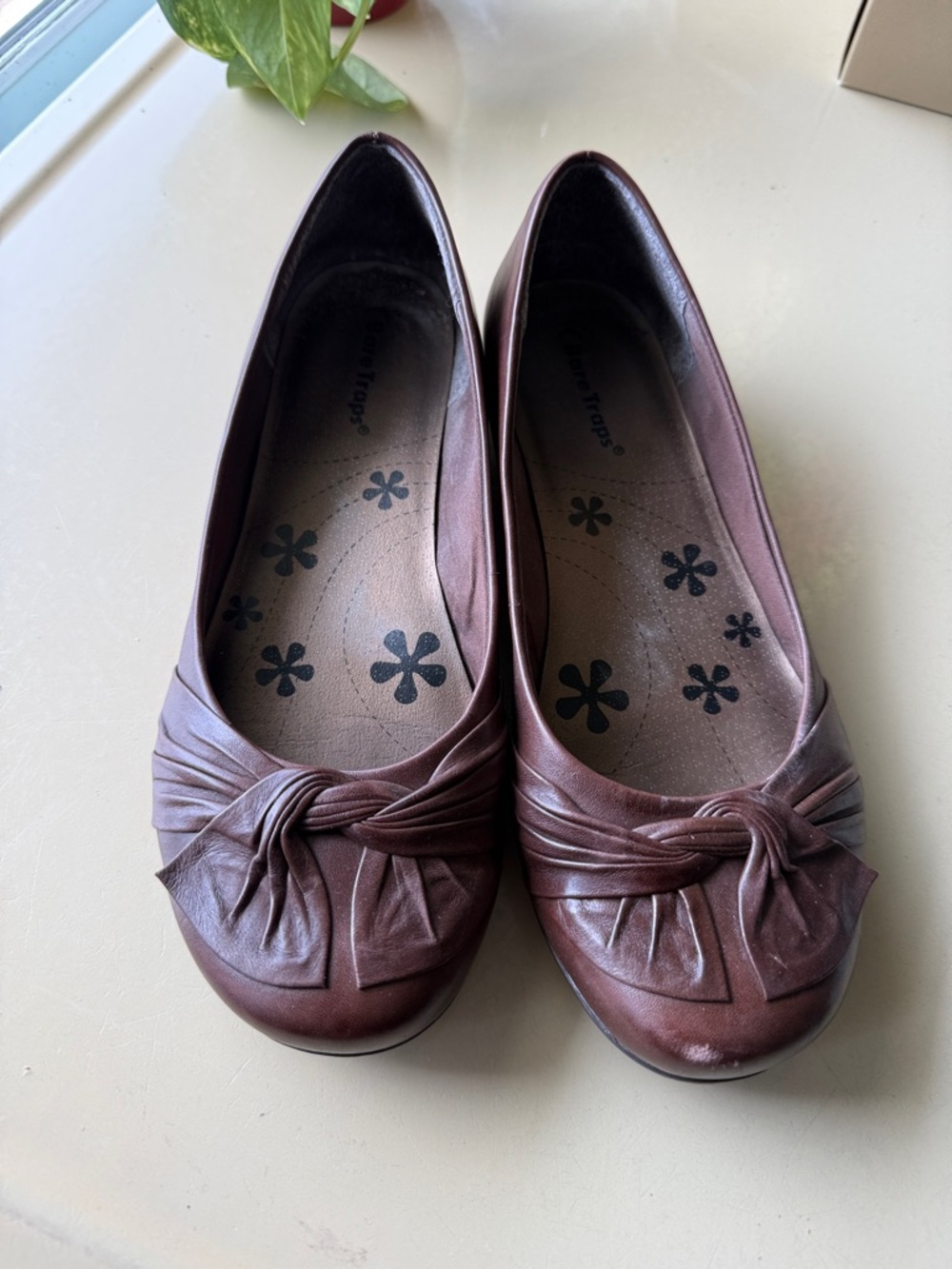 BareTraps Brown Knot-Front Leather Flats